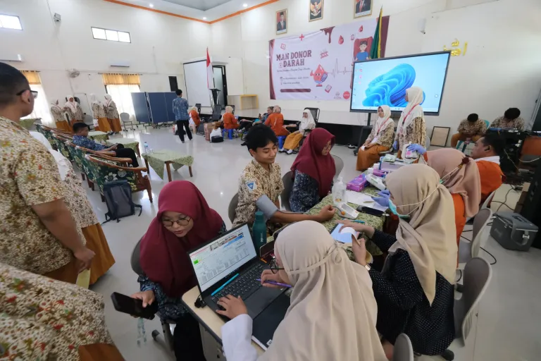 Screening-kesehatan Donor Darah  MAN Kota Surabaya ; Ajarkan Siswa Amalan Mulia